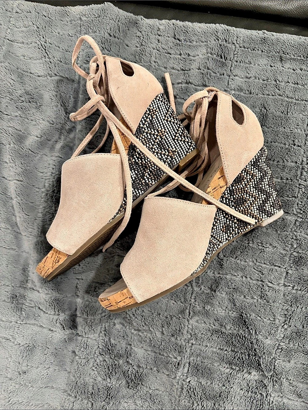 Aerosoles Women's Geometric Wedge Sandals in beige/taupe